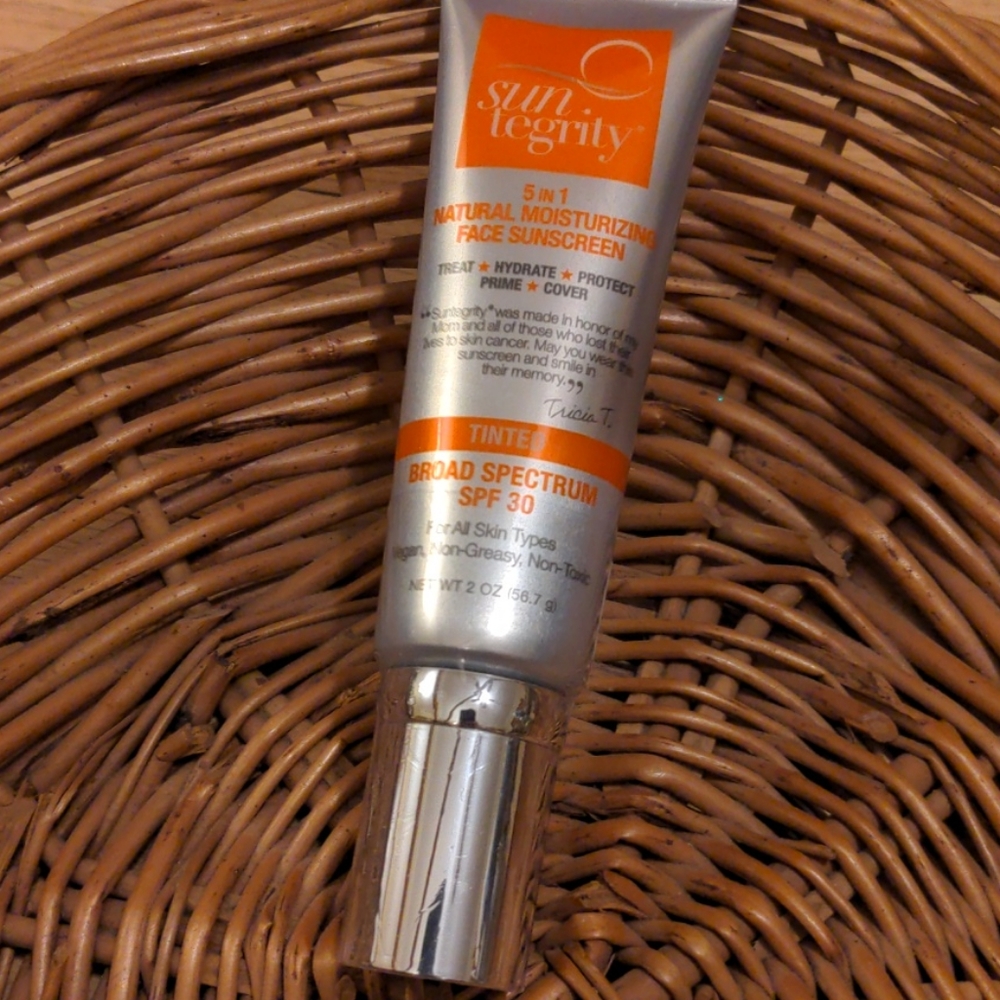 Suntegrity face sunscreenSPF30 tinted golden light